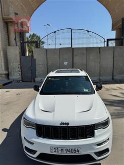 جیپ گراند شیرۆکی